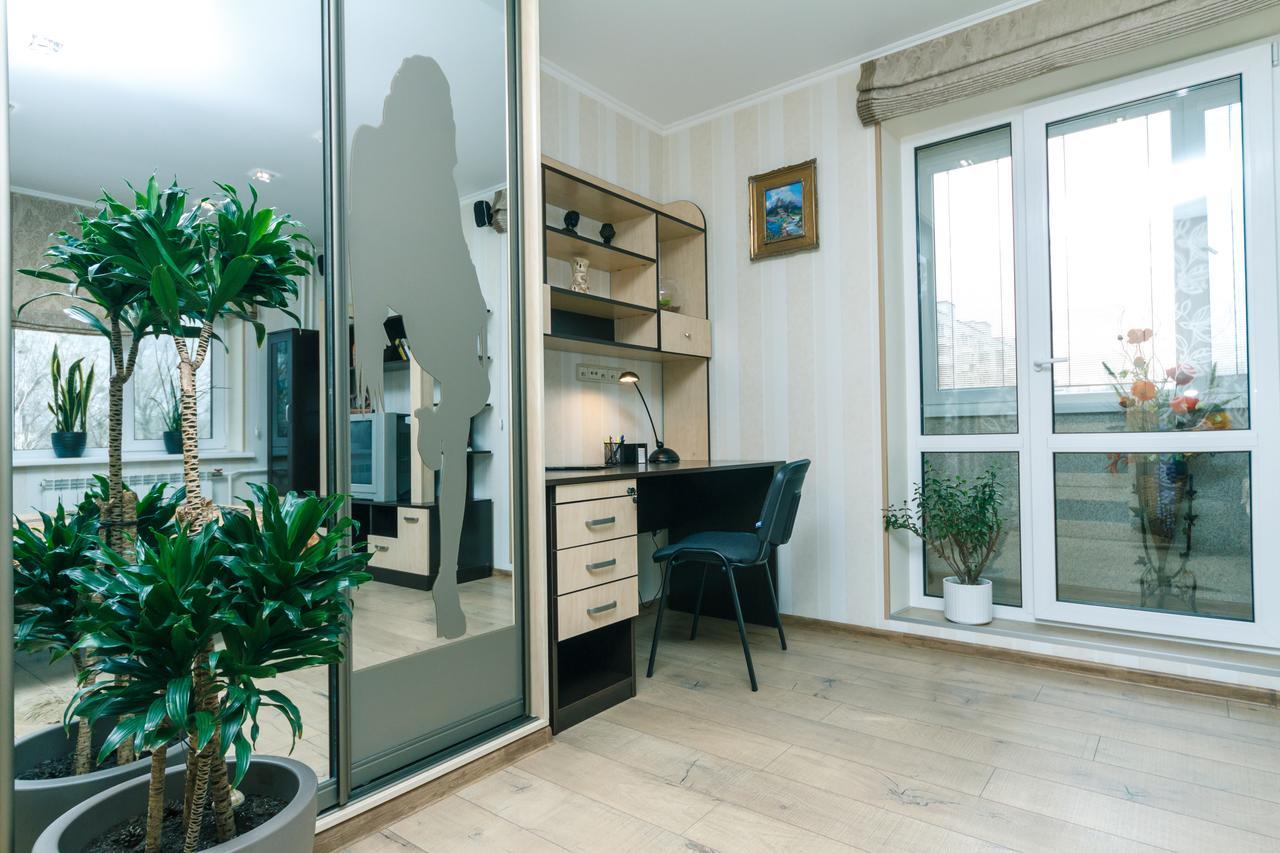 Apartment on Sevastopolska Square Kiev Exteriör bild